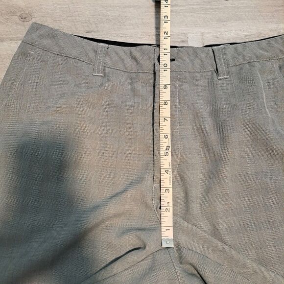 Travis Mathew Mens 36 Windowpane Gray Performance 10" Inseam Shorts Golf Casual - Picture 7 of 10